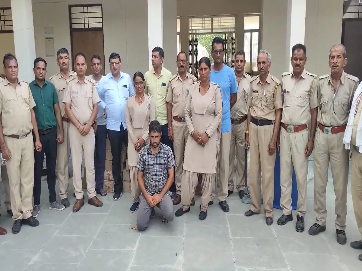 Nagaur: अवैध नकली शराब की फैक्ट्री का भंडाफोड़, भारी मात्रा में शराब और सामग्री जब्त Nagaur: अवैध नकली शराब की फैक्ट्री का भंडाफोड़, भारी मात्रा में शराब और सामग्री जब्त