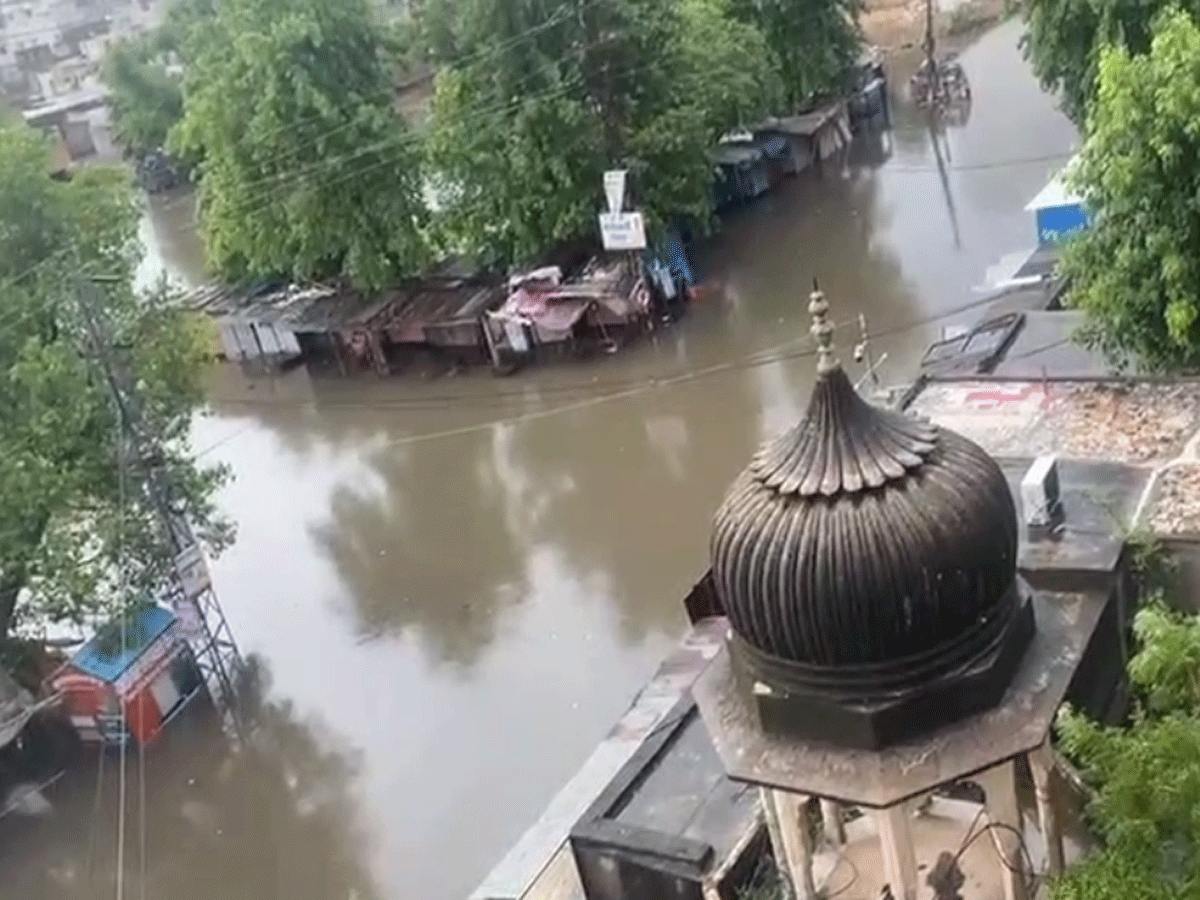 सीकर हुआ पानी-पानी, जलभराव से फतेहपुर में मुख्य रास्ते जाम
