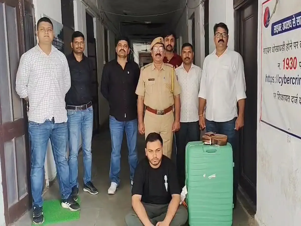 लग्जरी लाइफ के लिए थाईलैंड भागने वाला था साइबर ठग, दिल्ली एयरपोर्ट से गिरफ्तार
