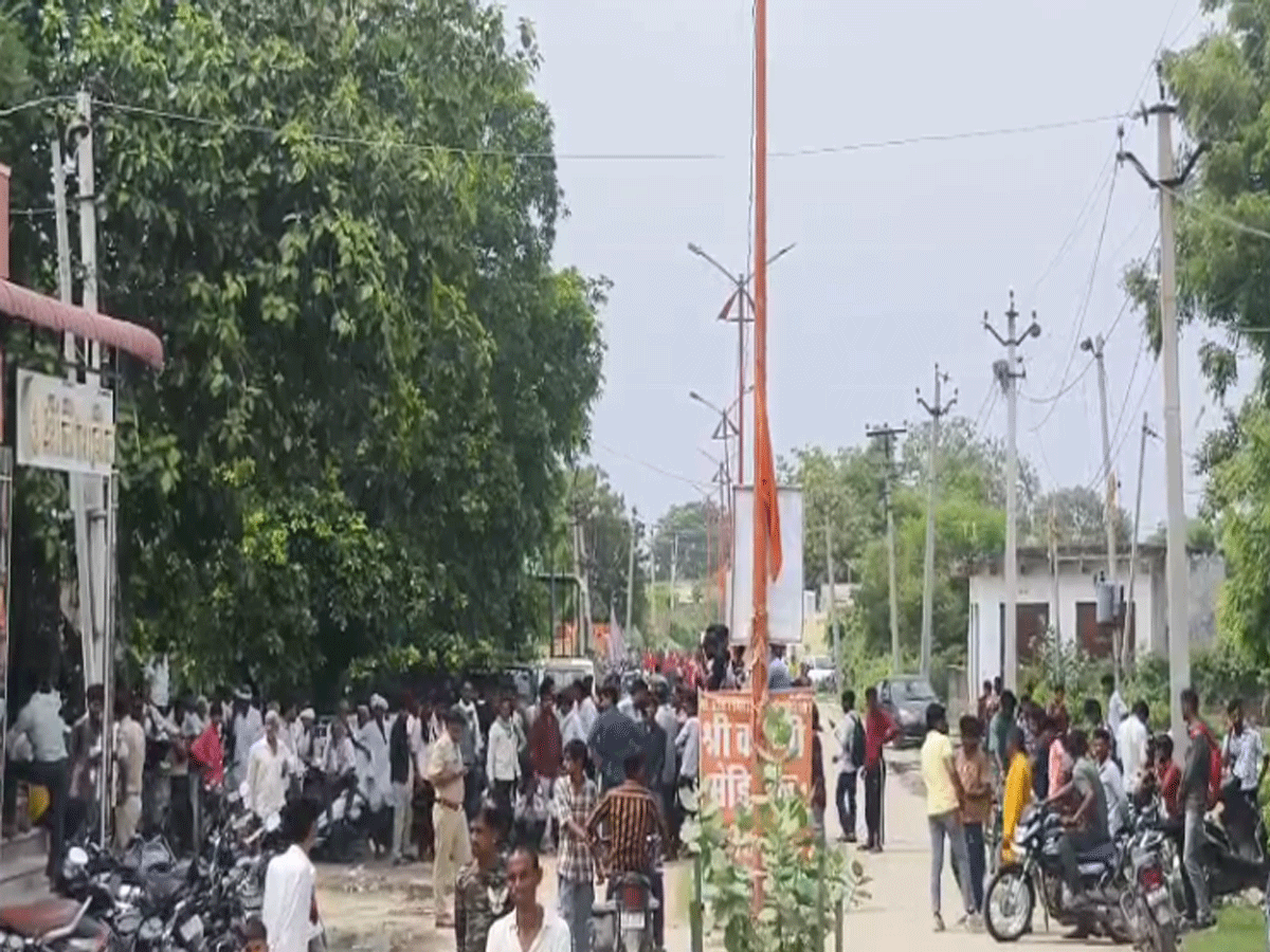 Bhilwara News: तीन दिन से ताले में बंद है पंचायत भवन, टावर पर चढ़े सरपंच के पति