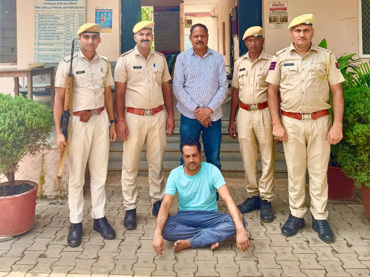 Pratapgarh News: प्रतापगढ़ पुलिस ने कुख्यात हथियार सप्लायर सद्दाम को किया गिरफ्तार