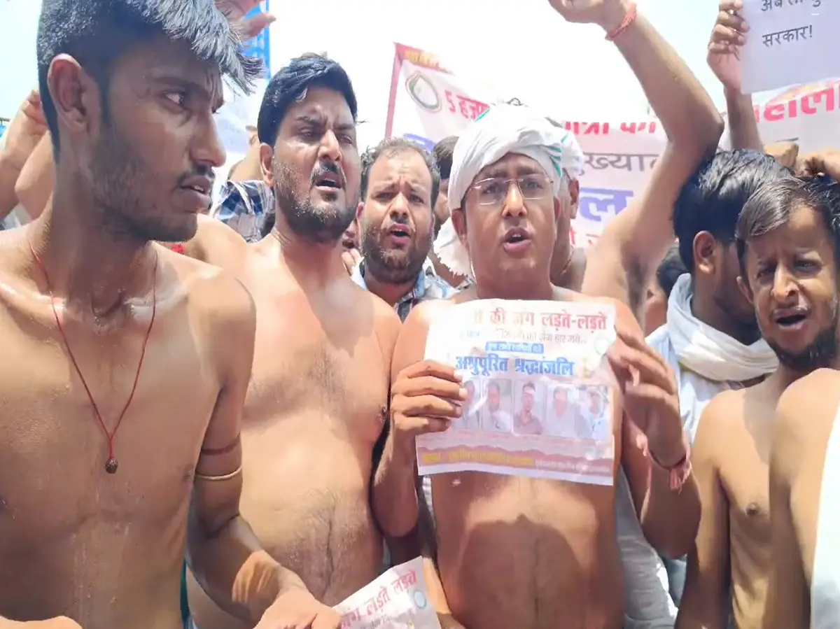 Kota News: अर्धनग्न अवस्था में सरकार पर हल्लाबोल, रोजगार लौटने की मांग करते दिखे युवामित्र