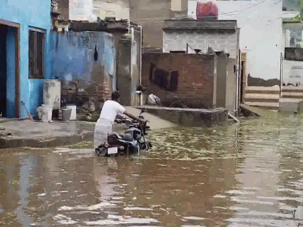 Kotputli News : नारेहड़ा के पास SC मोहल्ला पानी से भरा, मुश्किल हुआ जीना