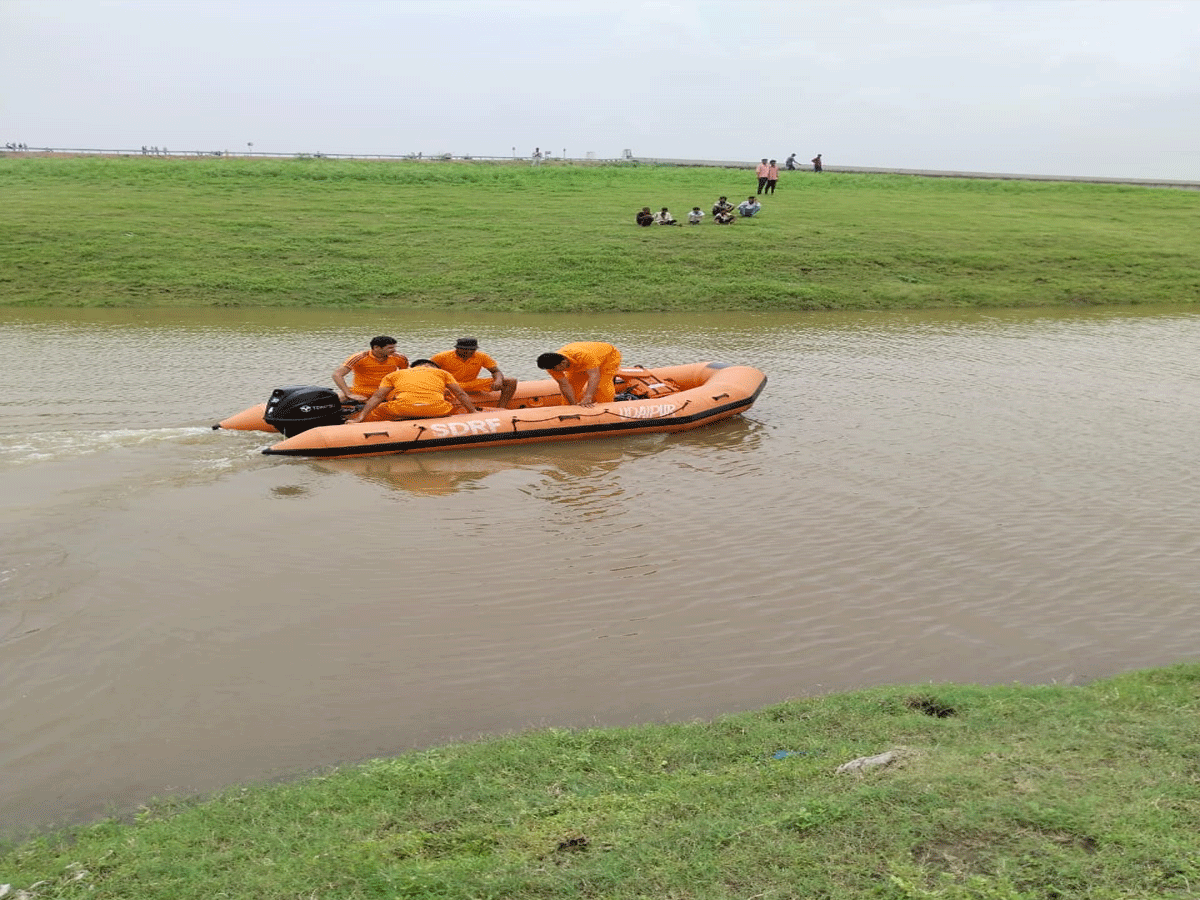 Banswara: पति से रूठ पत्नी बस में बैठ पहुंची अनास नदी, वहां ली अपने ही बच्चे की जान Banswara: पति से रूठ पत्नी बस में बैठ पहुंची अनास नदी, वहां ली अपने ही बच्चे की जान