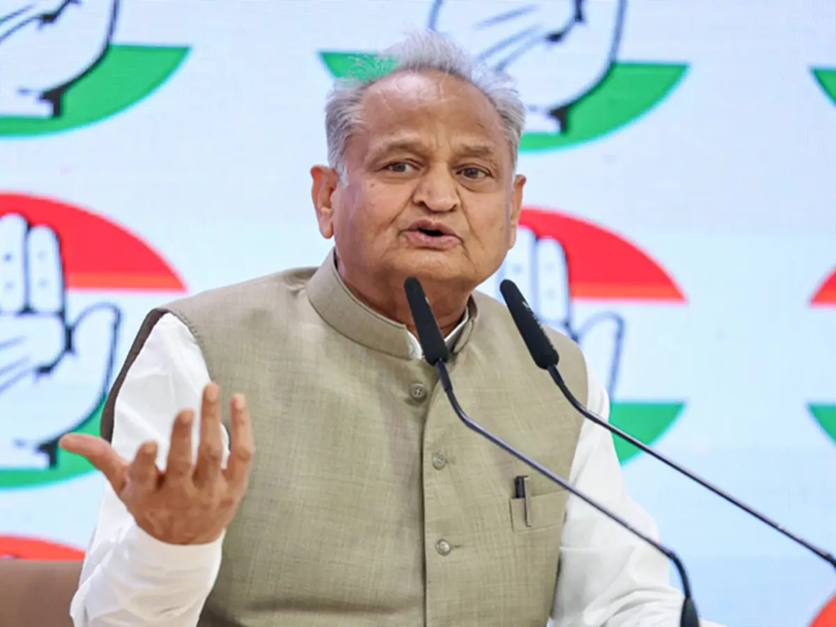 Rajasthan Politics: इतिहास पर बंदिश क्यों? गहलोत बोले– किताबों पर रोक हास्यास्पद