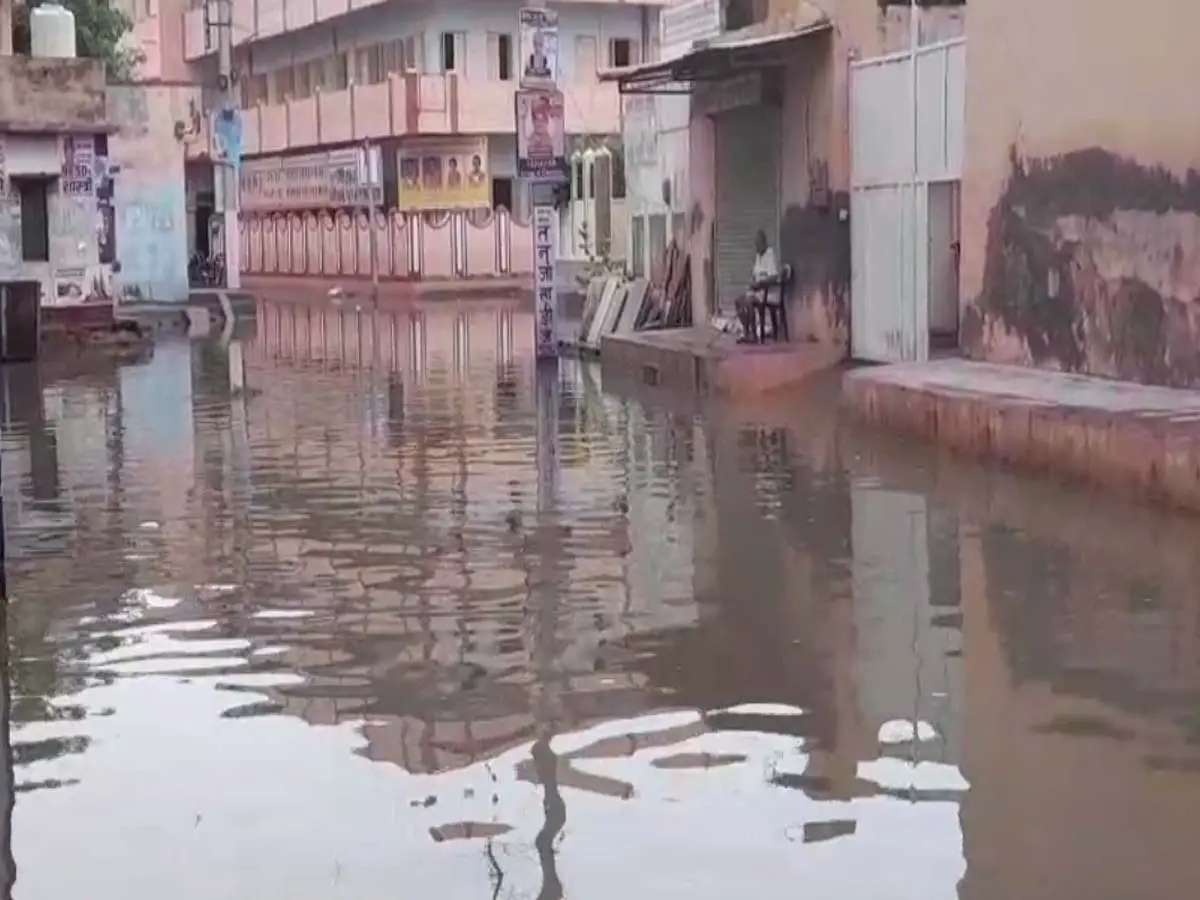 सीकर की हेरिटेज सिटी कीचड़ से भरी, संभलकर चलिएगा