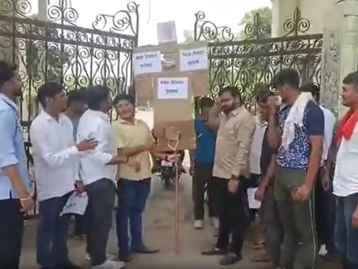 NSUI ने शिक्षा मंत्री मदन दिलावर का किया पुतला दहन, सिलेबस से क्रांतिकारियों के...