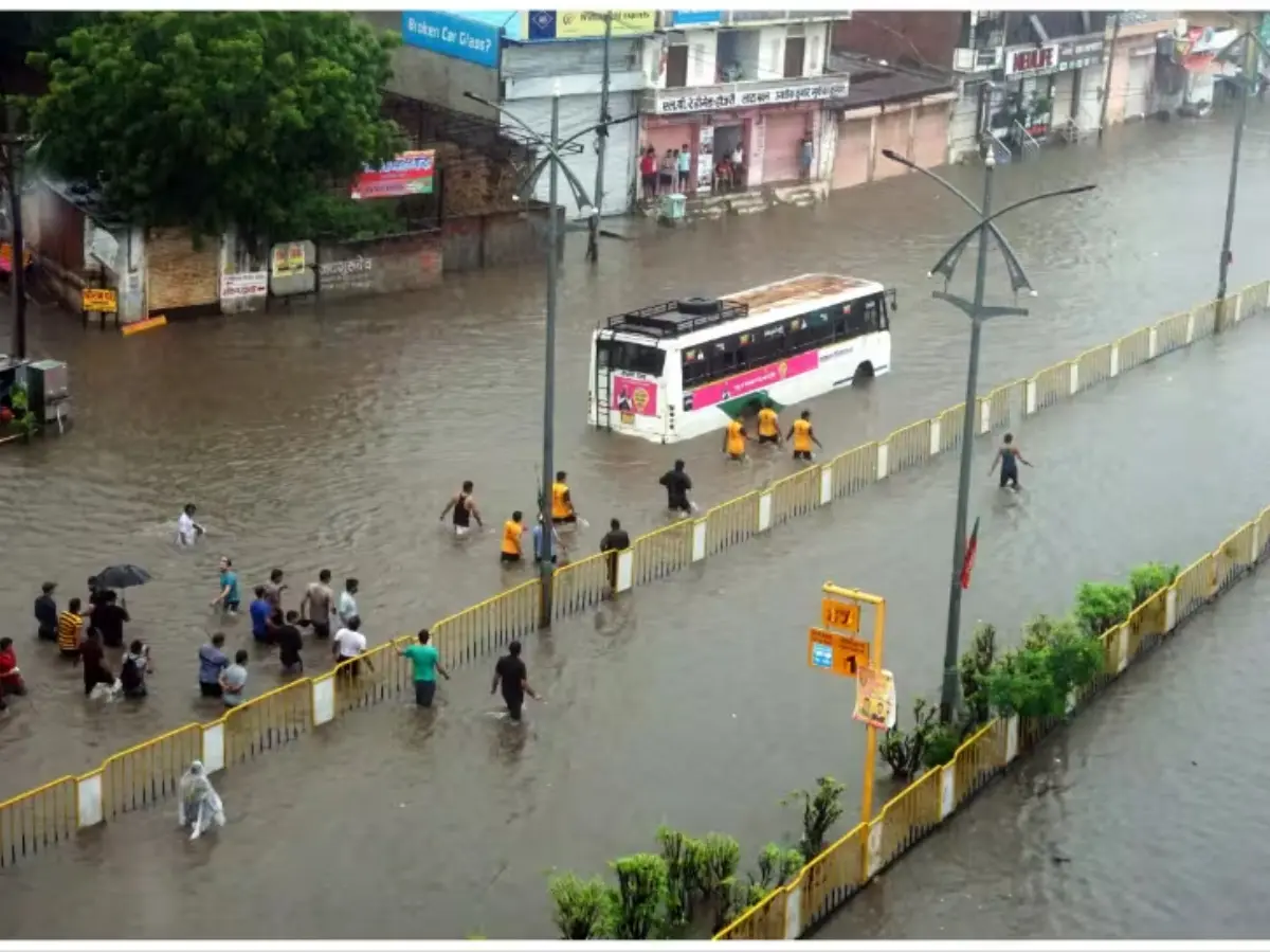 Jaipur News: जयपुर में बिना बारिश के ही हो रहा जलभराव, फेल हुए ड्रेनेज सिस्टम ने खोली पोल, बदइंतजामी की मार झेल रहे लोग