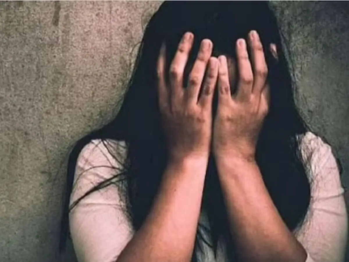 Kota Crime News: कोटा में नाबालिग बच्ची से दुष्कर्म, पड़ोस में रहने वाले युवक पर रेप का आरोप Kota Crime News: कोटा में नाबालिग बच्ची से दुष्कर्म, पड़ोस में रहने वाले युवक पर रेप का आरोप