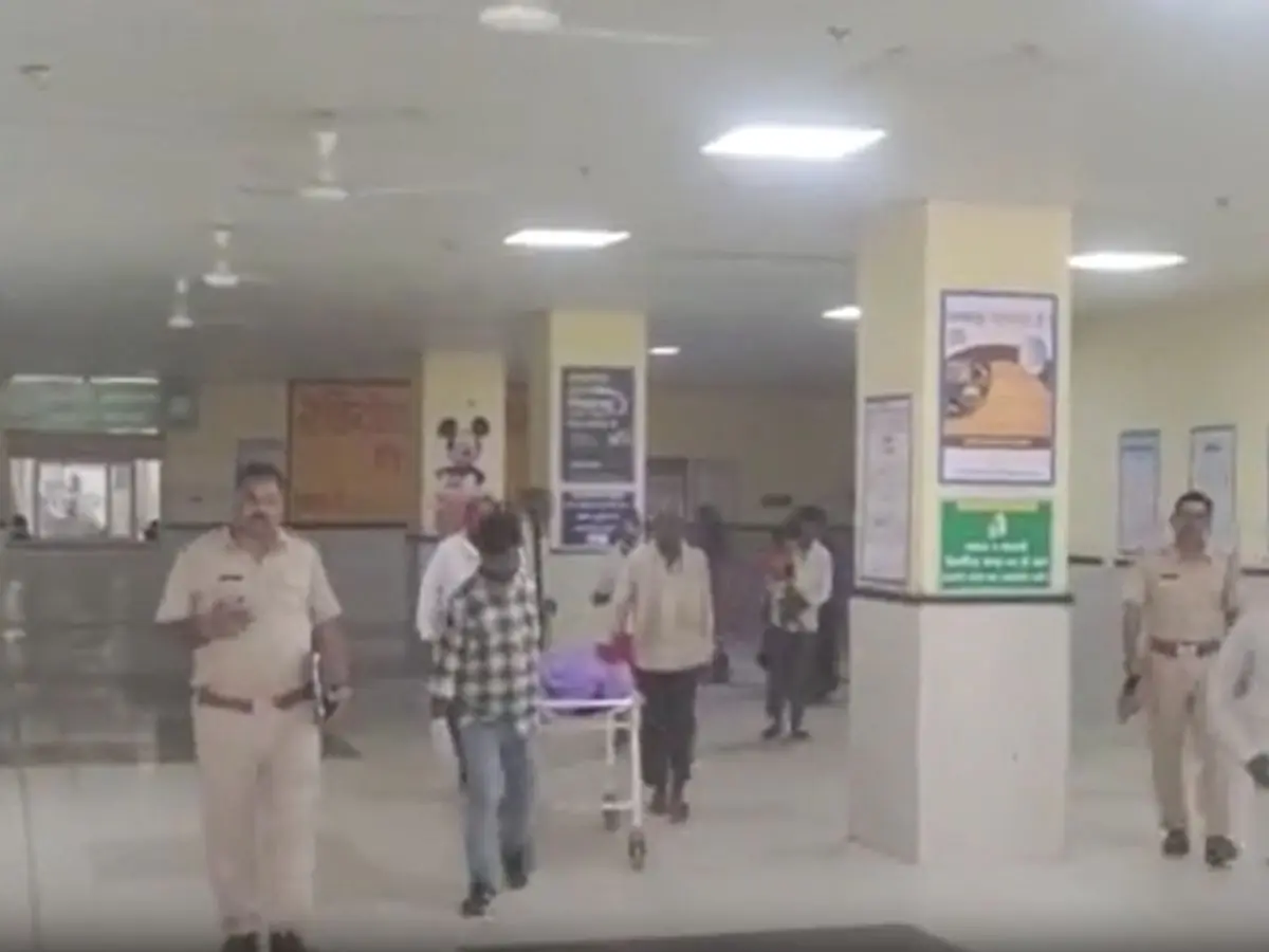 डंपर की टक्कर से बाइक सवार जीजा की मौत, साला गंभीर रूप से घायल