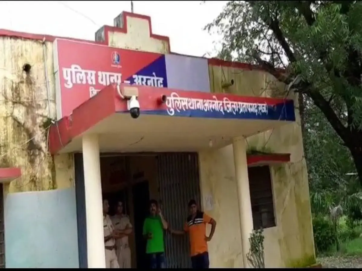 Pratapgarh News: हनुमानजी की मूर्ति खंडित, श्रद्धालु आक्रोशित! मंदिर में तोड़फोड़ से गांव में फैला तनाव