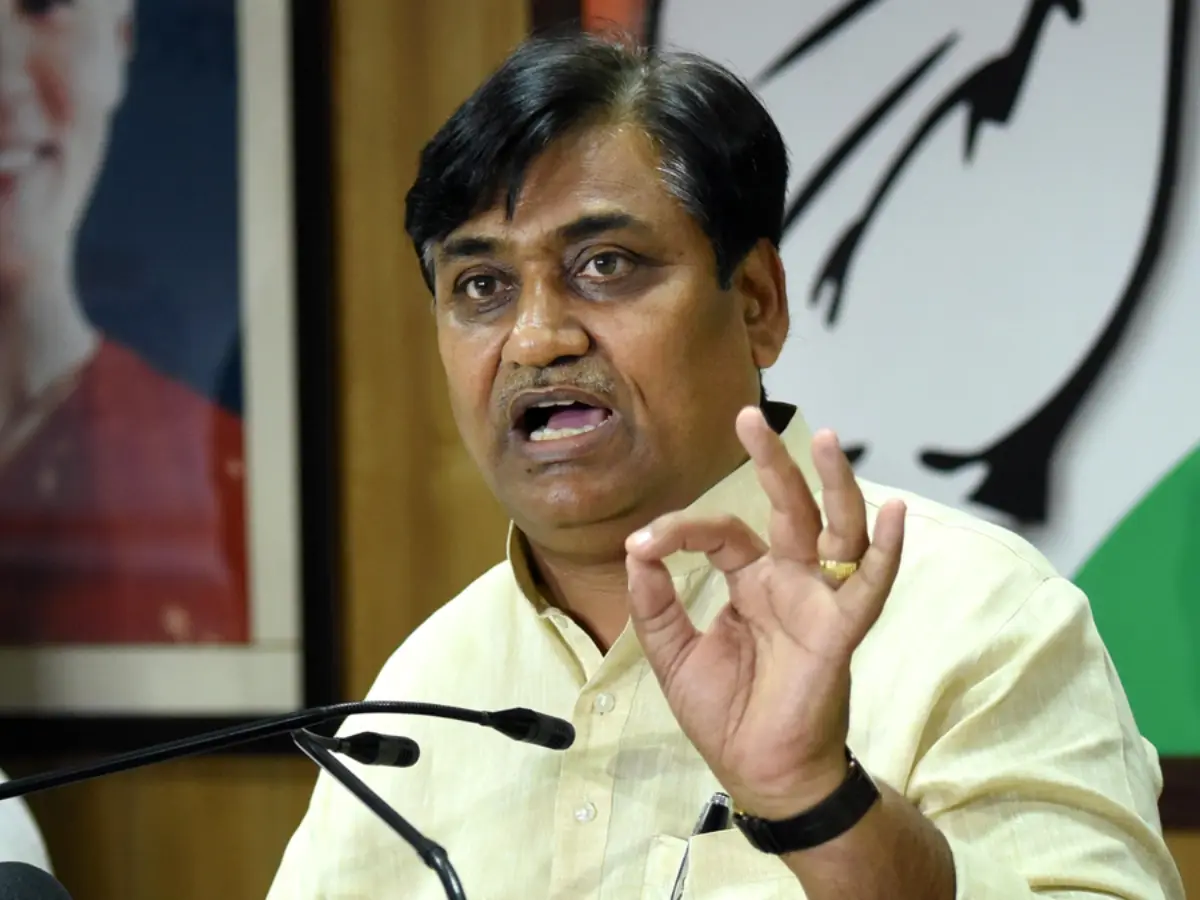 Rajasthan Politics: पूर्व पीएम मनमोहन सिंह को लेकर डोटासरा ने राधामोहन अग्रवाल को लताड़ा, कहा- ना कभी "सरेंडर" किया और ना ही बिना बुलाए कभी पाकिस्तान जाकर बिरयानी खाई