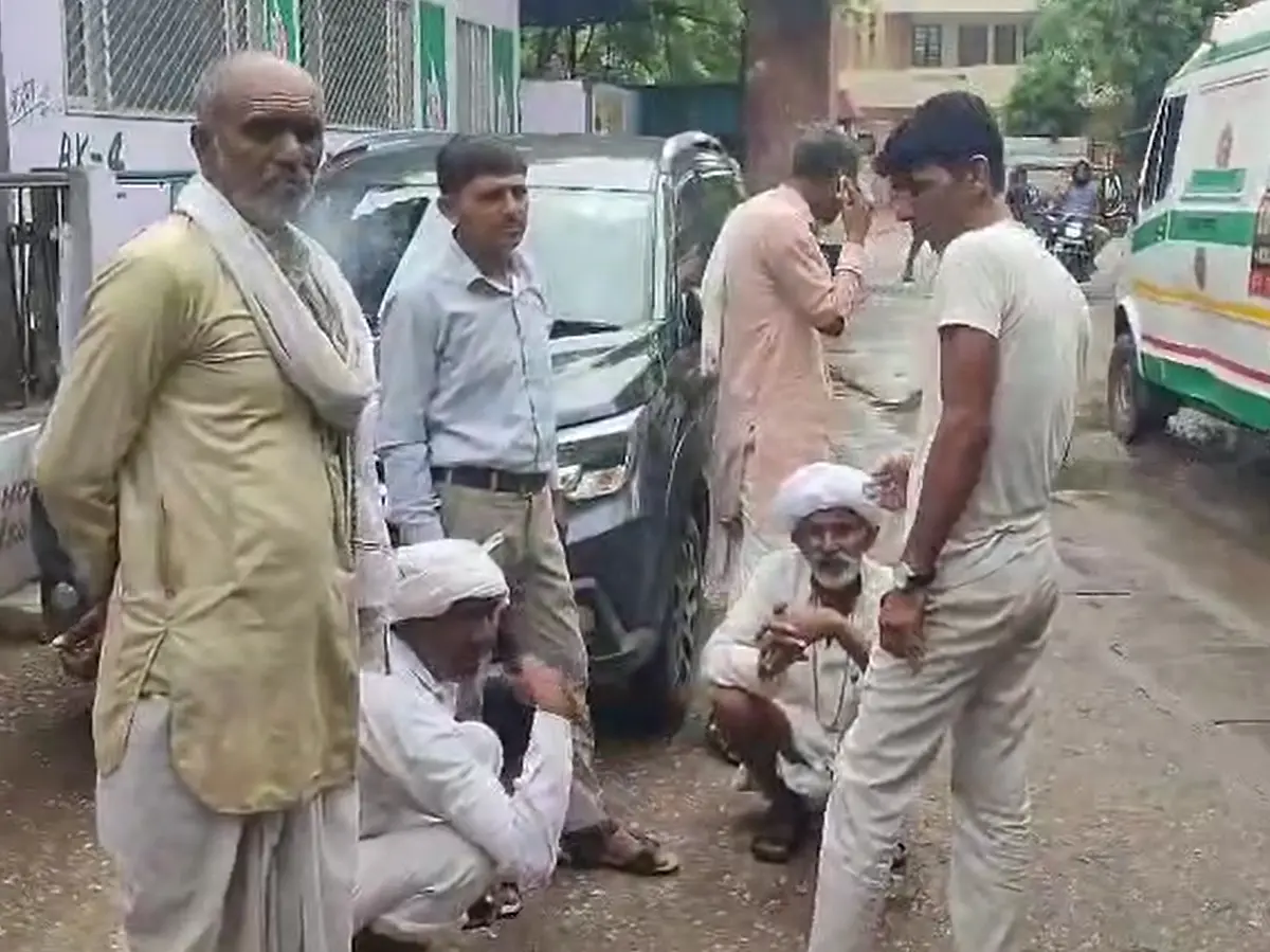 Alwar News: चारा काटते समय सातवीं कक्षा की छात्रा को सांप ने डंसा, मौत