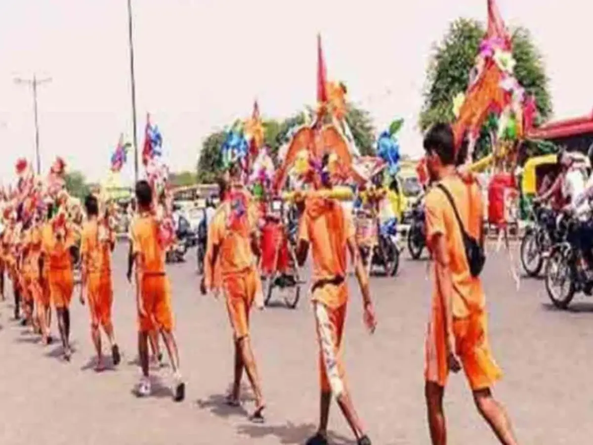 Alwar News: अलवर में कावड़ियों से बर्बरता पहले कहे अपशब्द और फिर कर दी पत्थरबाजी, शहर में तनाव का माहौल