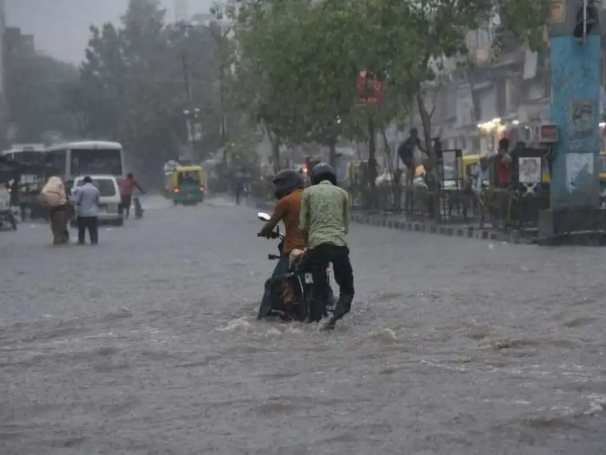 Rajasthan Weather: राजस्थान में जमकर धर्राटे काट रहा मानसून, बारिश में डूबा बूंदी, लबालब हुआ अजमेर, 24 घंटों में तबाही मचाने वाला है मौसम