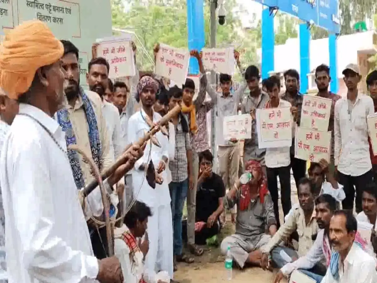 Jalore News : 200 परिवारों को जमीन खाली करने का नोटिस, पीड़ित गाकर बोले-60  साल से रह हैं साहब