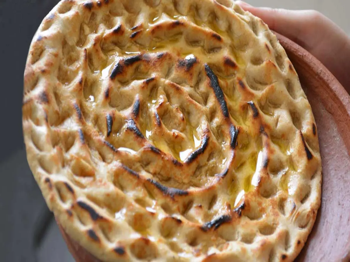 Naveed Raja Roti Rajwari Roti | सिर्फ 2 चीजों में तैयार होती है ये देसी रोटी