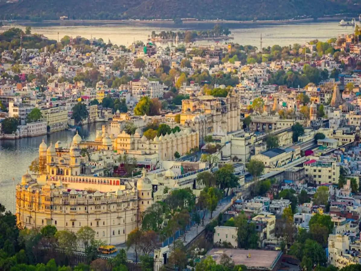 बोटिंग से लेकर महलों तक… उदयपुर की ये 5 जगहें बना देंगी आपकी Trip को शाही!