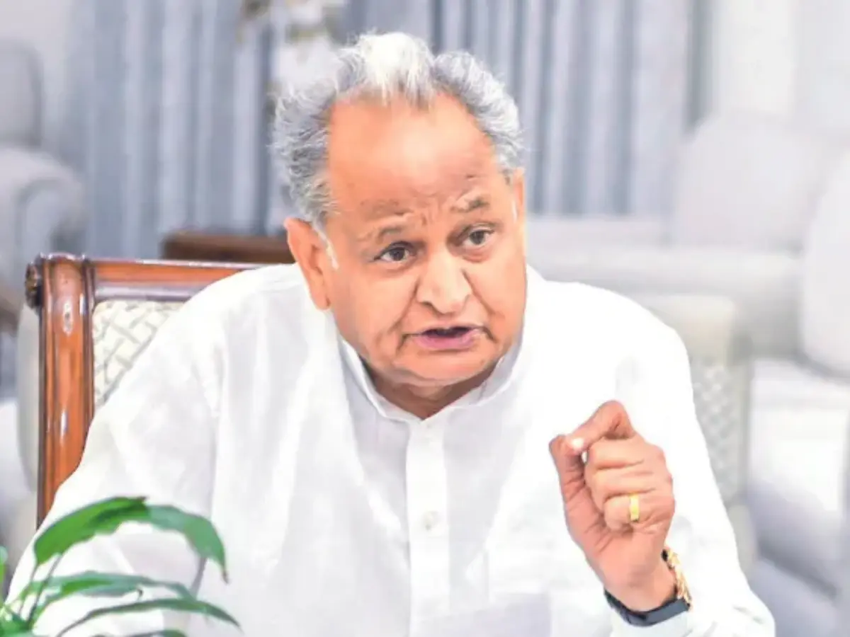 Rajasthan Politics: रॉबर्ट वाड्रा के खिलाफ चार्जशीट पर गहलोत का केंद्र पर हमला, अंजाम भुगतने की दी चेतावनी, टीकाराम जूली ने भी किया ट्वीट