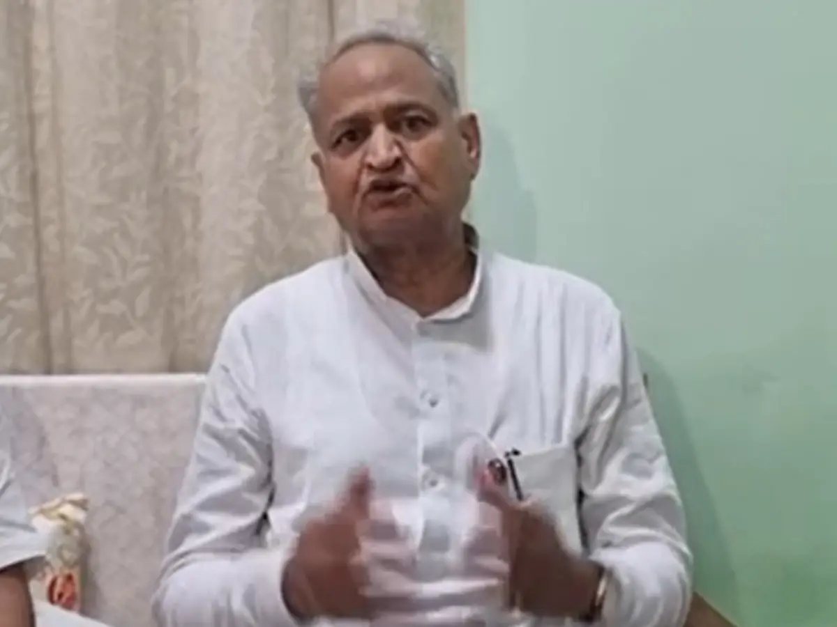 बीकानेर में भाषा विवाद पर पूर्व सीएम Ashok Gehlot का बड़ा बयान, कहा- हिंदी तो....