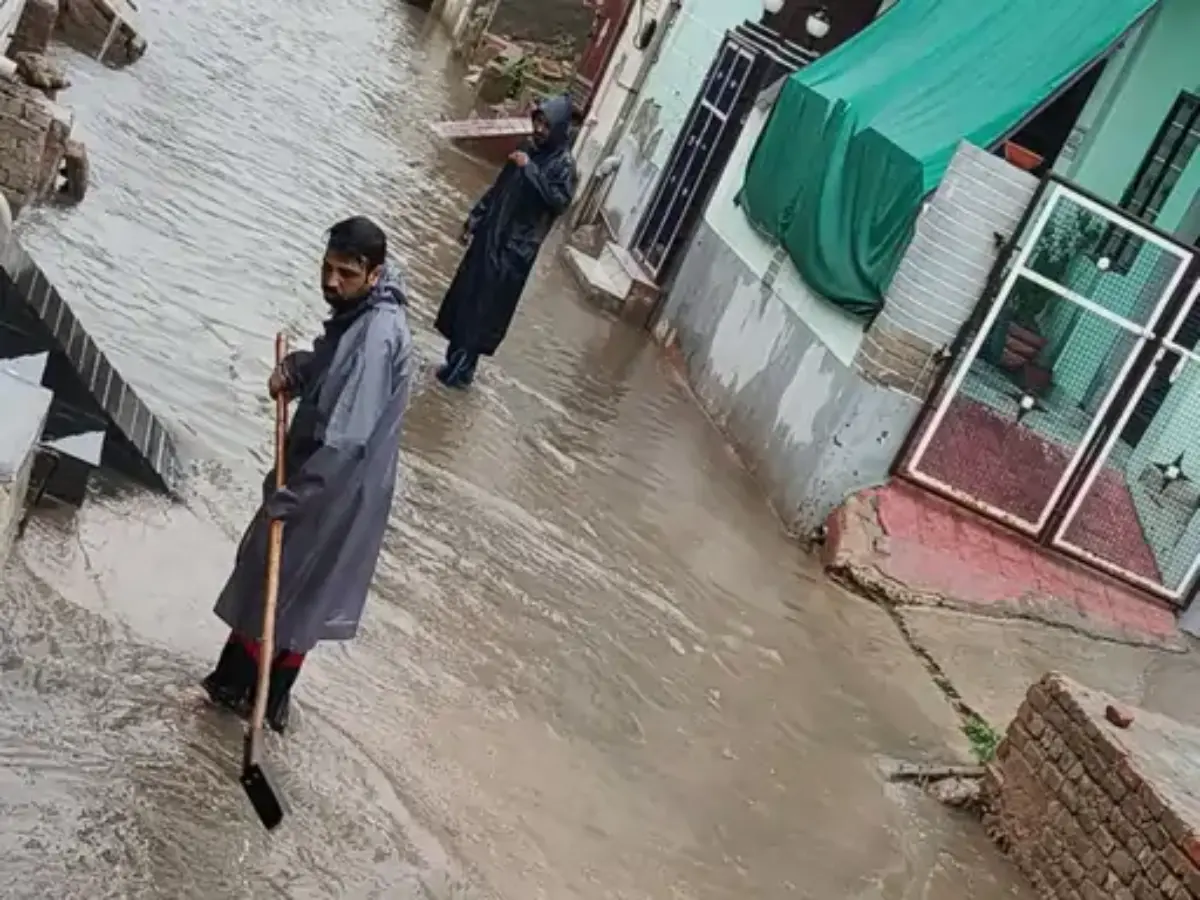 Sri Ganganagar News: अनूपगढ़ में बादलों का कहर, रातभर की बारिश से शहर बना तालाब