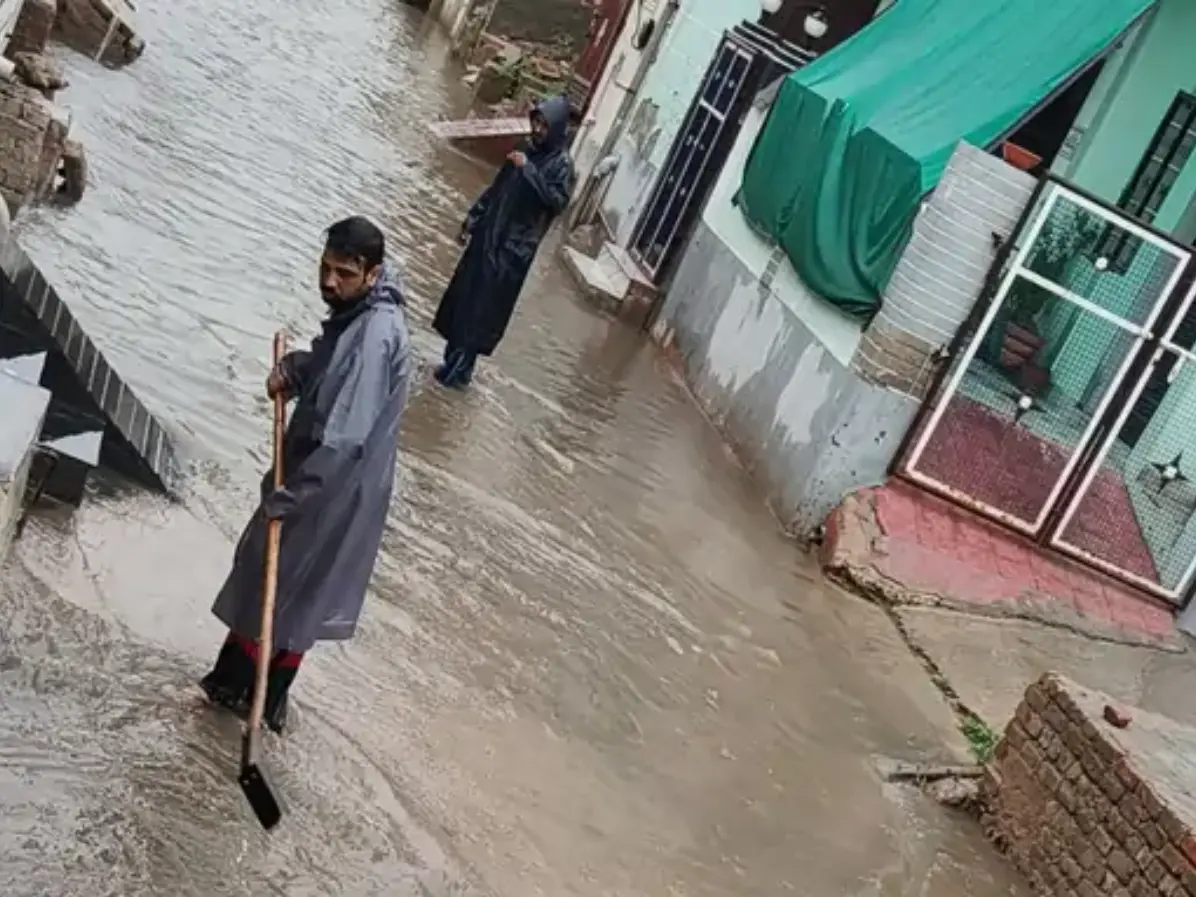 Sri Ganganagar News: अनूपगढ़ में बादलों का कहर, रातभर की बारिश से शहर बना तालाब Sri Ganganagar News: अनूपगढ़ में बादलों का कहर, रातभर की बारिश से शहर बना तालाब