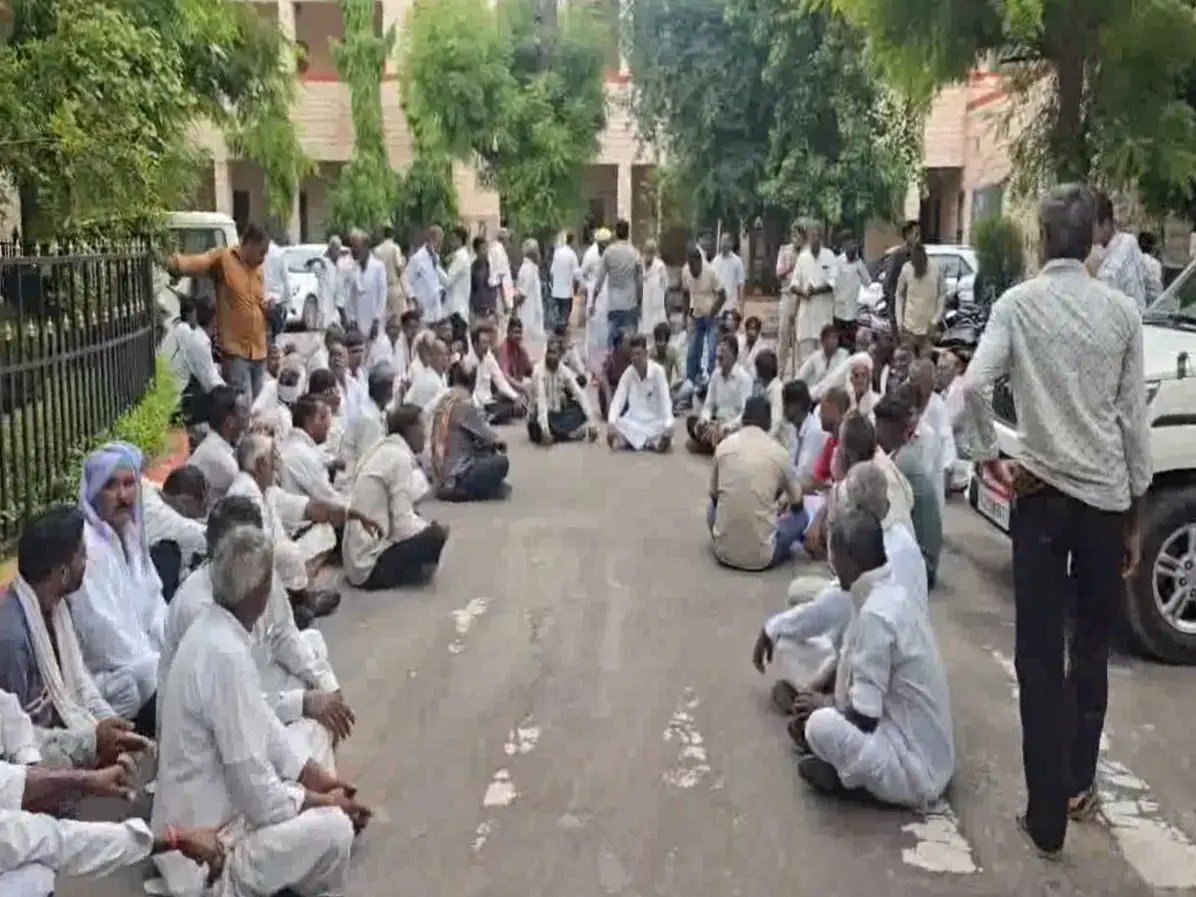 Nagaur News: तीन घरों में 75 लाख की चोरी, नागौर में बढ़ा तनाव – पुलिस पर कार्रवाई का दबाव Nagaur News: तीन घरों में 75 लाख की चोरी, नागौर में बढ़ा तनाव – पुलिस पर कार्रवाई का दबाव