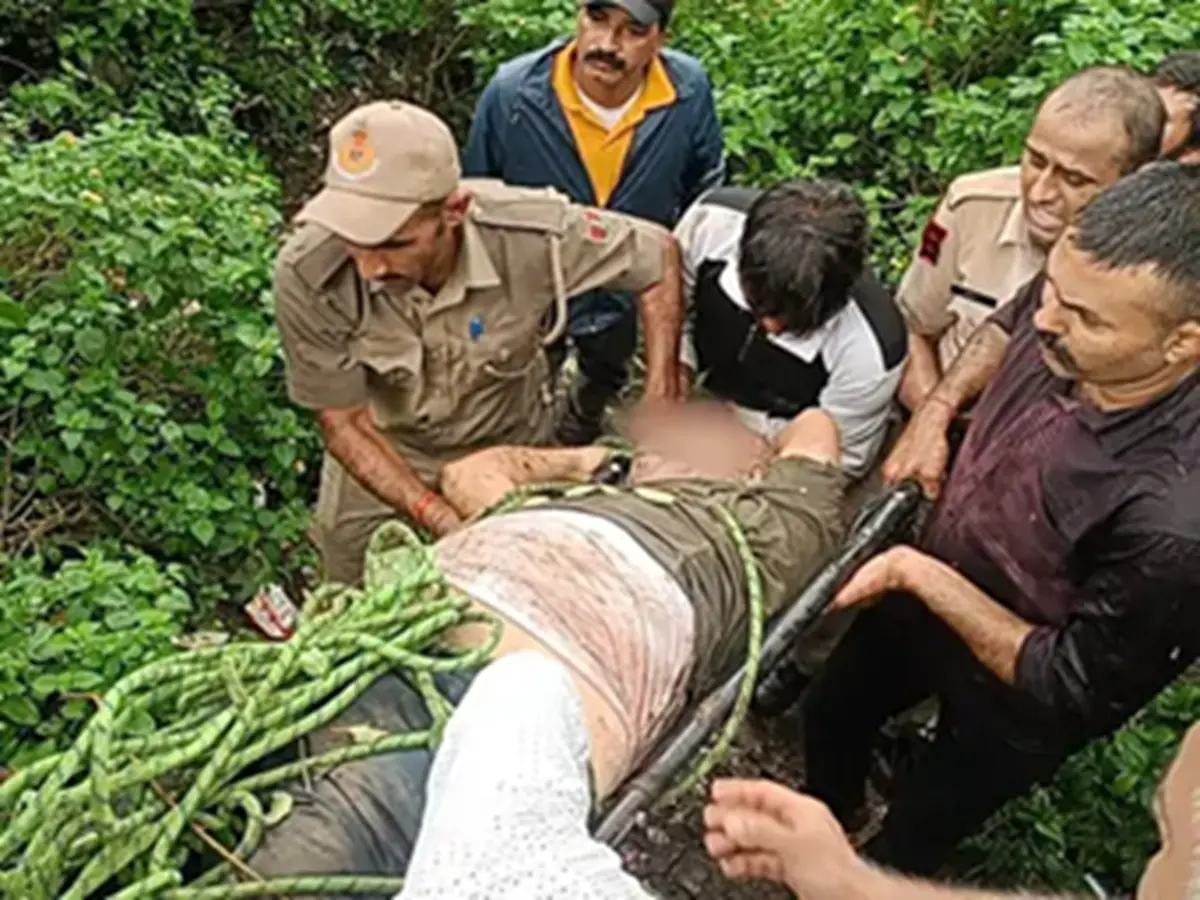 सेल्फी की चाह में गई जान! माउंट आबू में 300 फीट गहरी खाई में गिरा पर्यटक