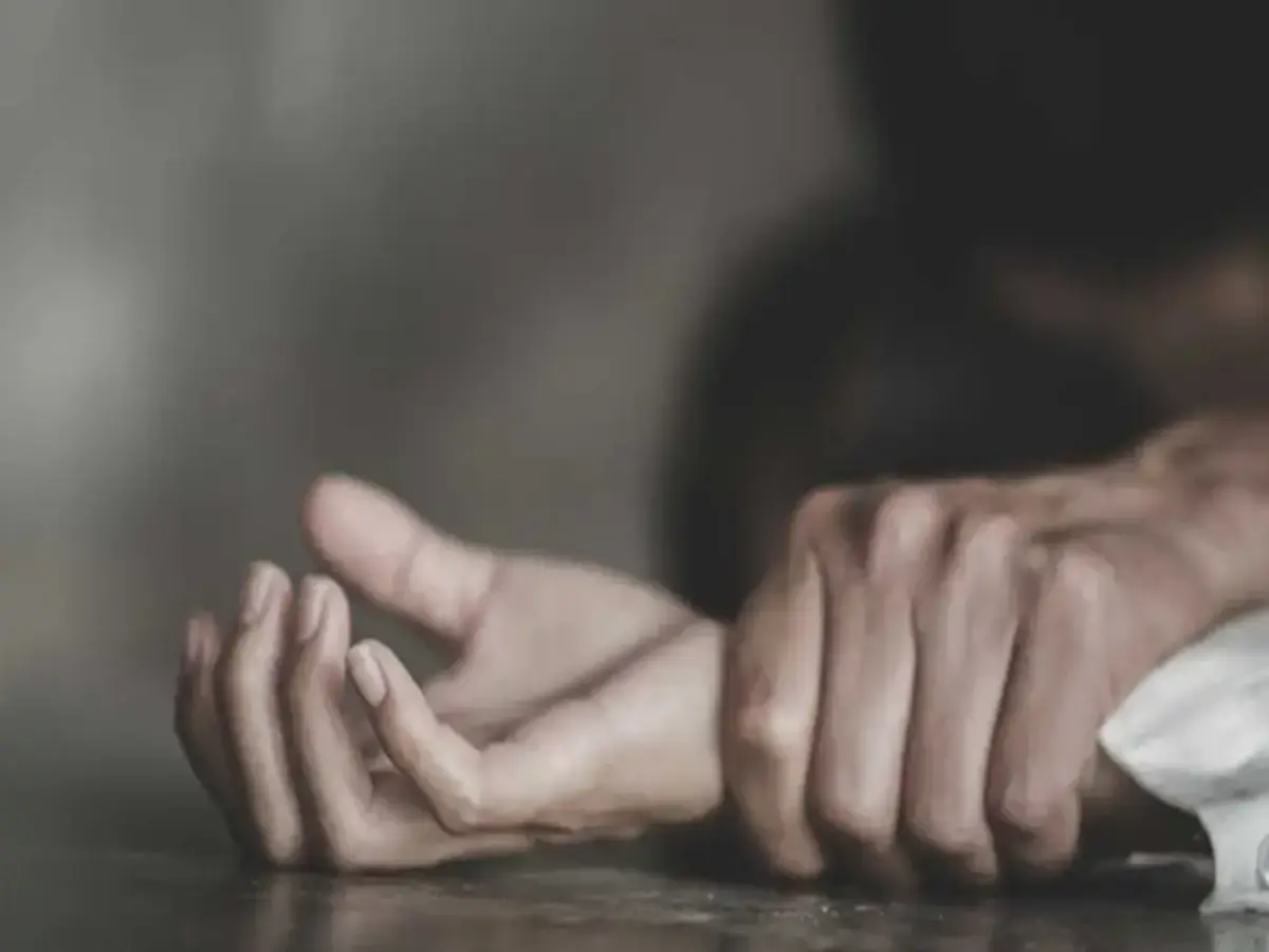 Rajasthan Crime: करौली में दरिंदगी! बुआ के पास जा रही मासूम से किया रेप, बेहोश हो गई तो... Rajasthan Crime: करौली में दरिंदगी! बुआ के पास जा रही मासूम से किया रेप, बेहोश हो गई तो...