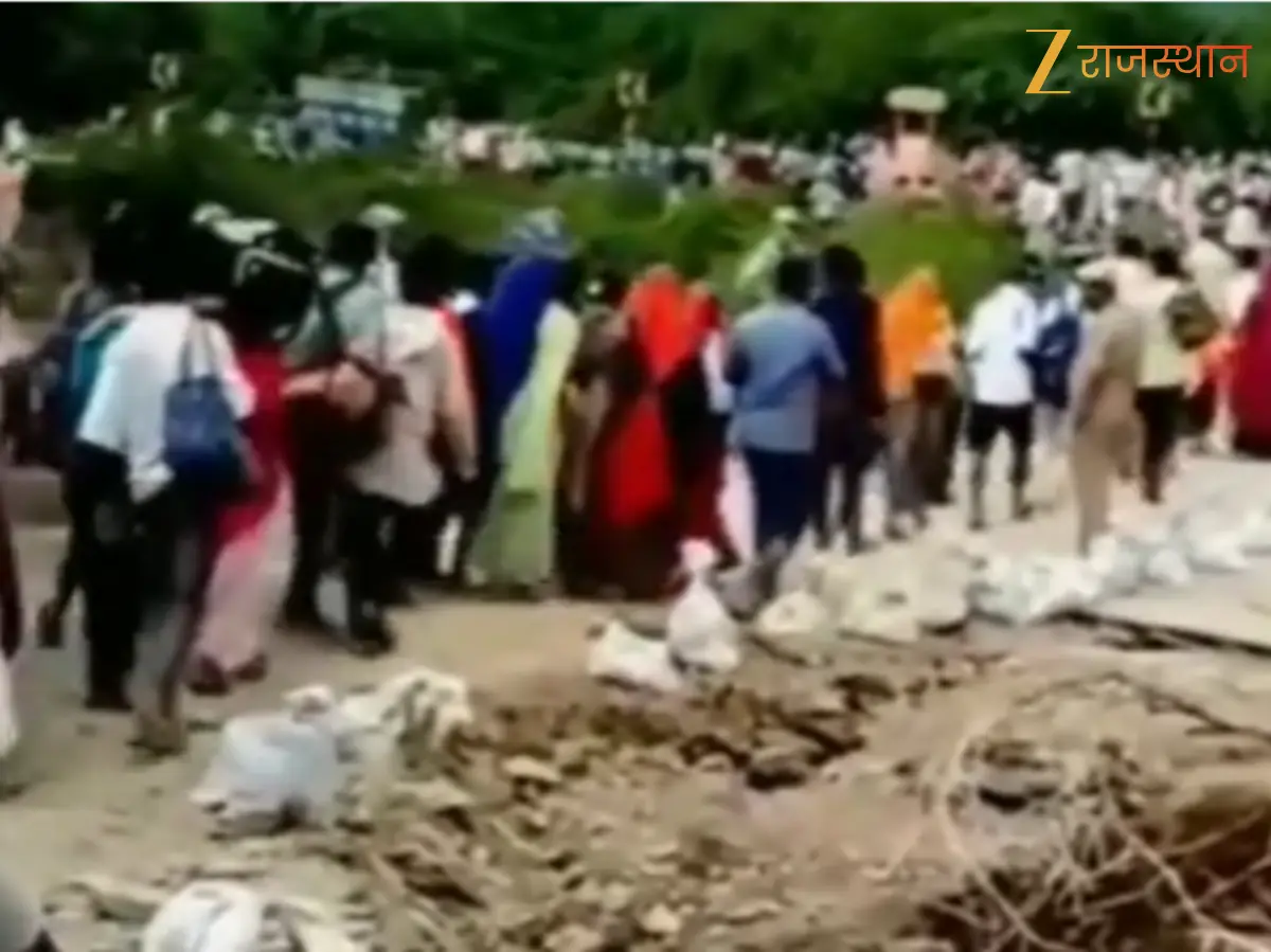 Sawai Madhopur: टूटी पुलिया के दुरुस्त होते ही लोगों की आवाजाही में आई तेजी, सालों से ठीक होने का इंतजार कर रहे थे लोग Sawai Madhopur: टूटी पुलिया के दुरुस्त होते ही लोगों की आवाजाही में आई तेजी, सालों से ठीक होने का इंतजार कर रहे थे लोग