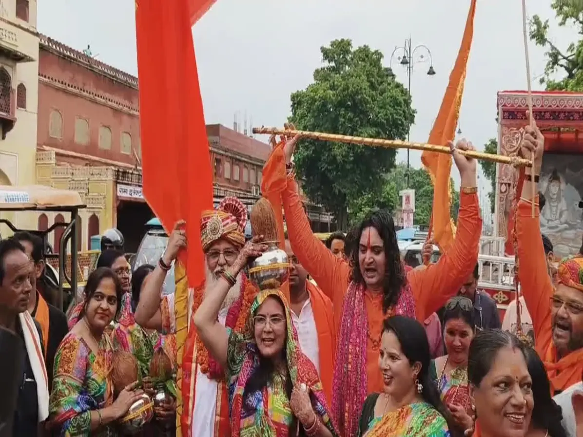 Kanwad Yatra: गलता तीर्थ से उठी शिवभक्ति की सुनामी – जयपुर बना छोटी काशी! Kanwad Yatra: गलता तीर्थ से उठी शिवभक्ति की सुनामी – जयपुर बना छोटी काशी!