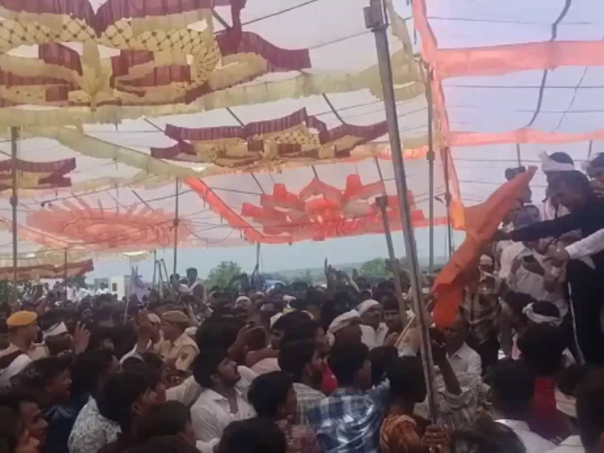Jhalawar: आदिवासी दिवस पर भील समाज की सभा में हंगामा, अरविंद भील हिरासत में Jhalawar: आदिवासी दिवस पर भील समाज की सभा में हंगामा, अरविंद भील हिरासत में