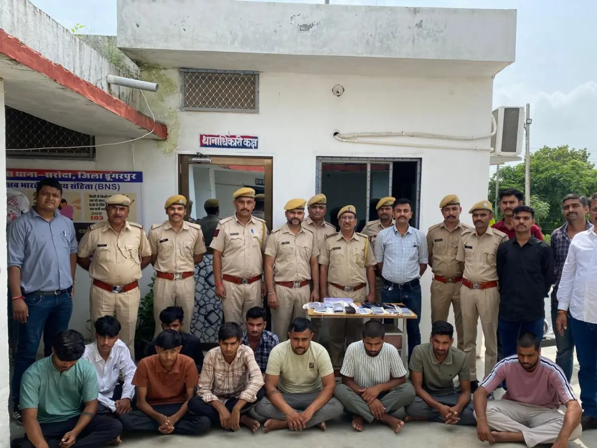 Dungarpur News: एस्कॉर्ट सर्विस के नाम पर भेजें लड़कियों के फोटो, 13 ठग गिरफ्तार Dungarpur News: एस्कॉर्ट सर्विस के नाम पर भेजें लड़कियों के फोटो, 13 ठग गिरफ्तार