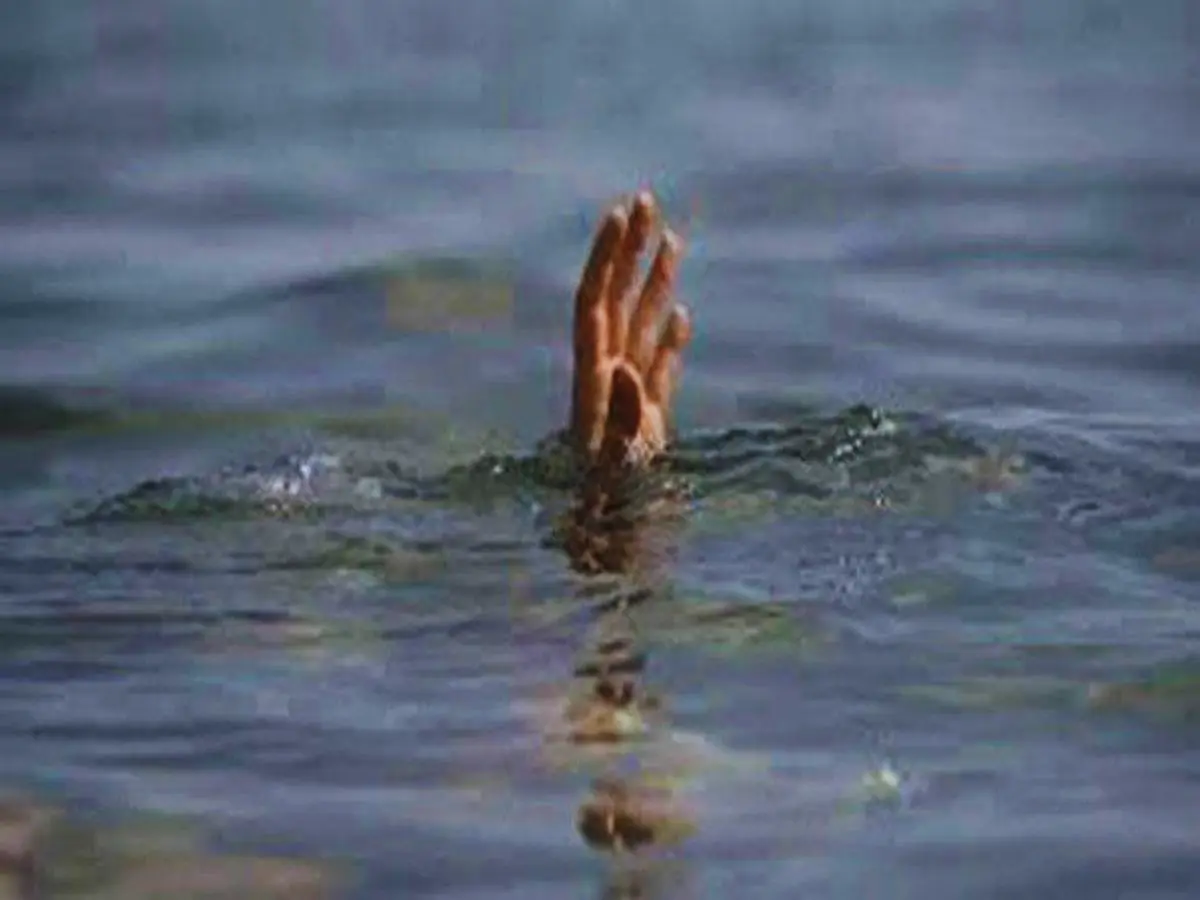 बांध में डूबने से 8 साल के बच्चे की मौत, गांव में पसरा मातम बांध में डूबने से 8 साल के बच्चे की मौत, गांव में पसरा मातम
