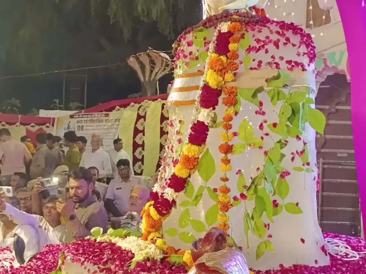 Nagaur News : 14 हजार किलो बर्फ से सजे बाबा बर्फानी के पास दिखे फाइटर जेट और ब्रह्मोस