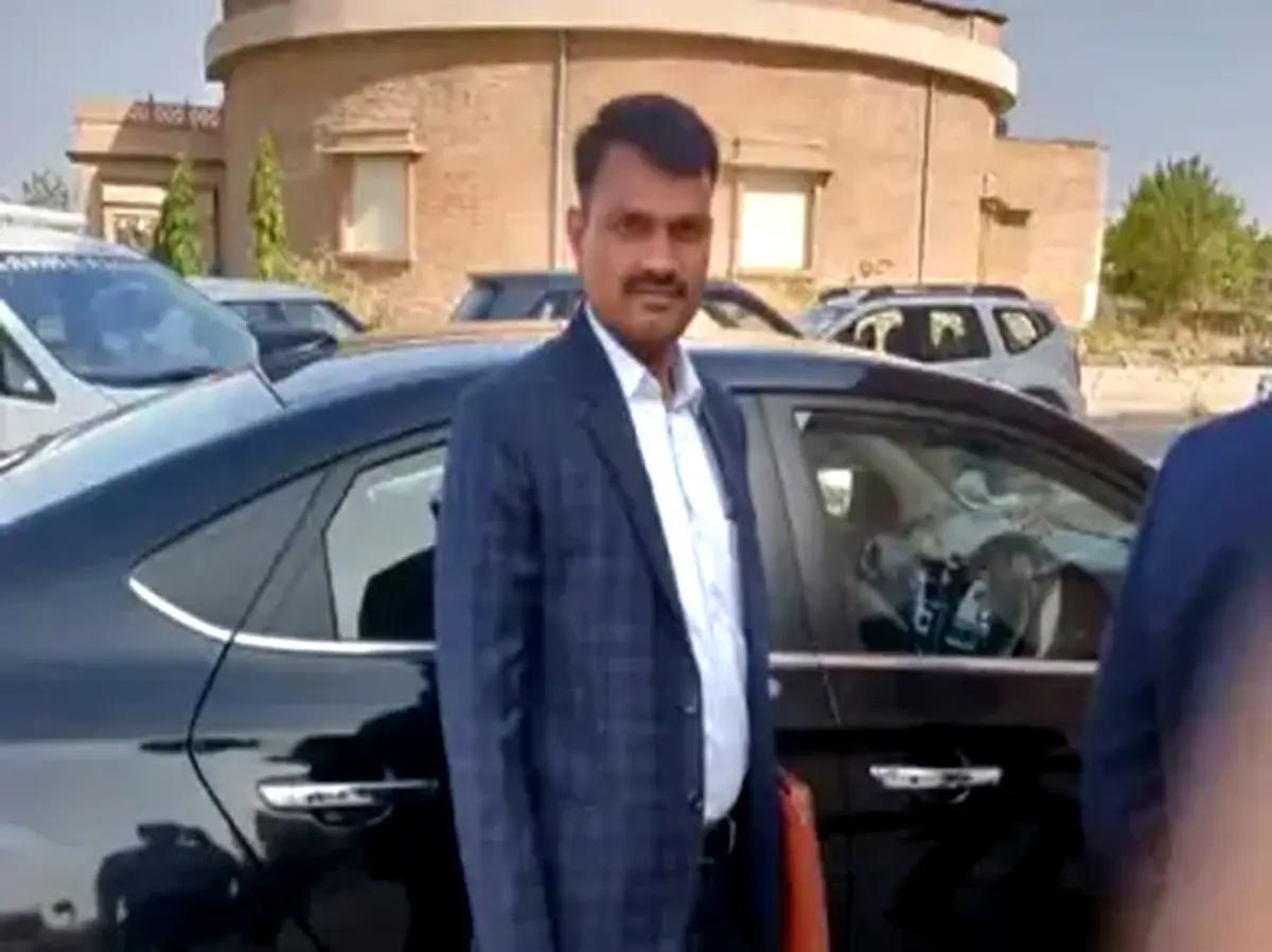 Jaipur News: साले ने जीजा के सीने पर बरसाईं ताबड़तोड़ गोलियां, थाने जाकर बोला- मैंने मार दिया Jaipur News: साले ने जीजा के सीने पर बरसाईं ताबड़तोड़ गोलियां, थाने जाकर बोला- मैंने मार दिया