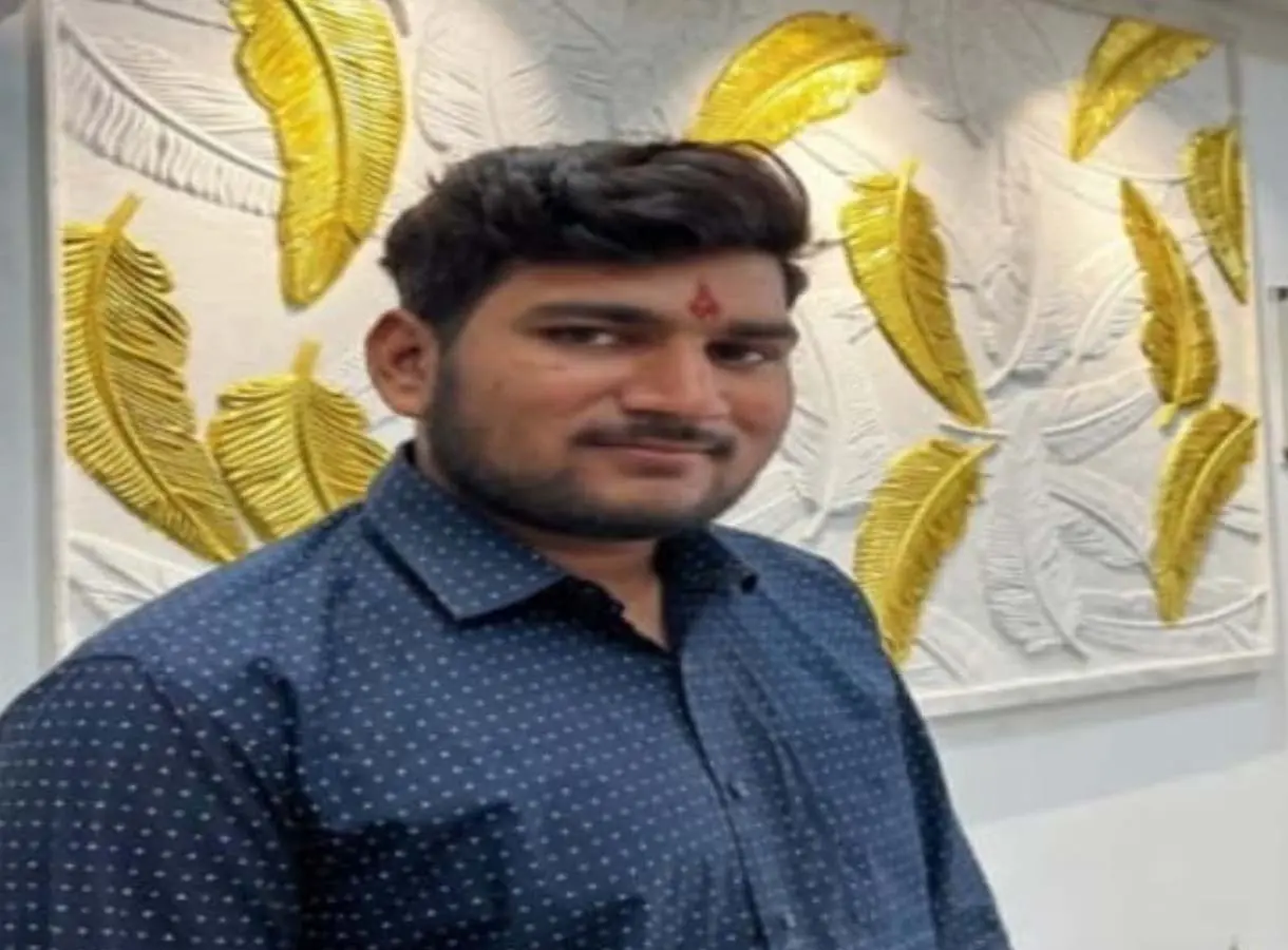Jaipur News : एक दिन पहले अकाउंट में आई थी सैलरी, दूसरे दिन पूरा अकाउंट खाली, आदित्य ने खुद पर डाल लिया पेट्रोल