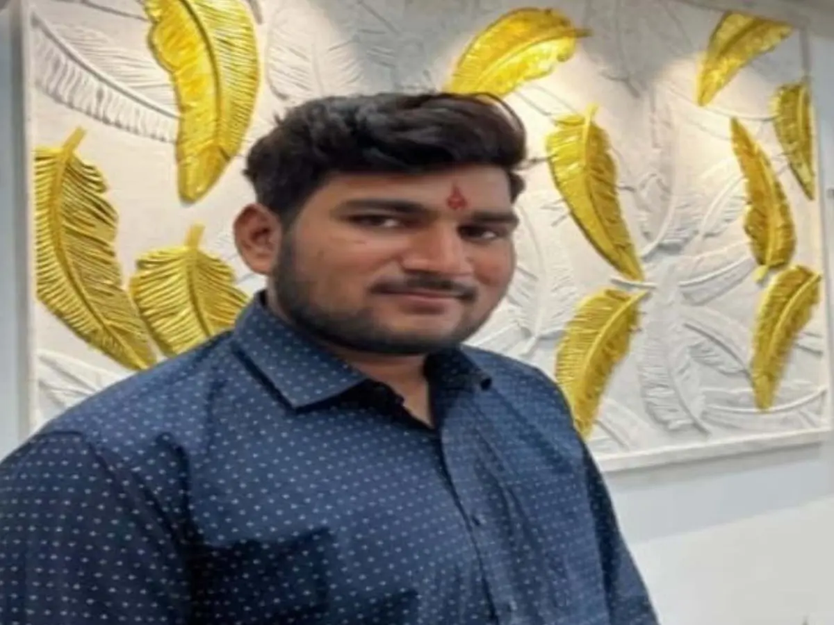 Jaipur News : एक दिन पहले अकाउंट में आई थी सैलरी, दूसरे दिन पूरा अकाउंट खाली, आदित्य ने खुद पर डाल लिया पेट्रोल Jaipur News : एक दिन पहले अकाउंट में आई थी सैलरी, दूसरे दिन पूरा अकाउंट खाली, आदित्य ने खुद पर डाल लिया पेट्रोल