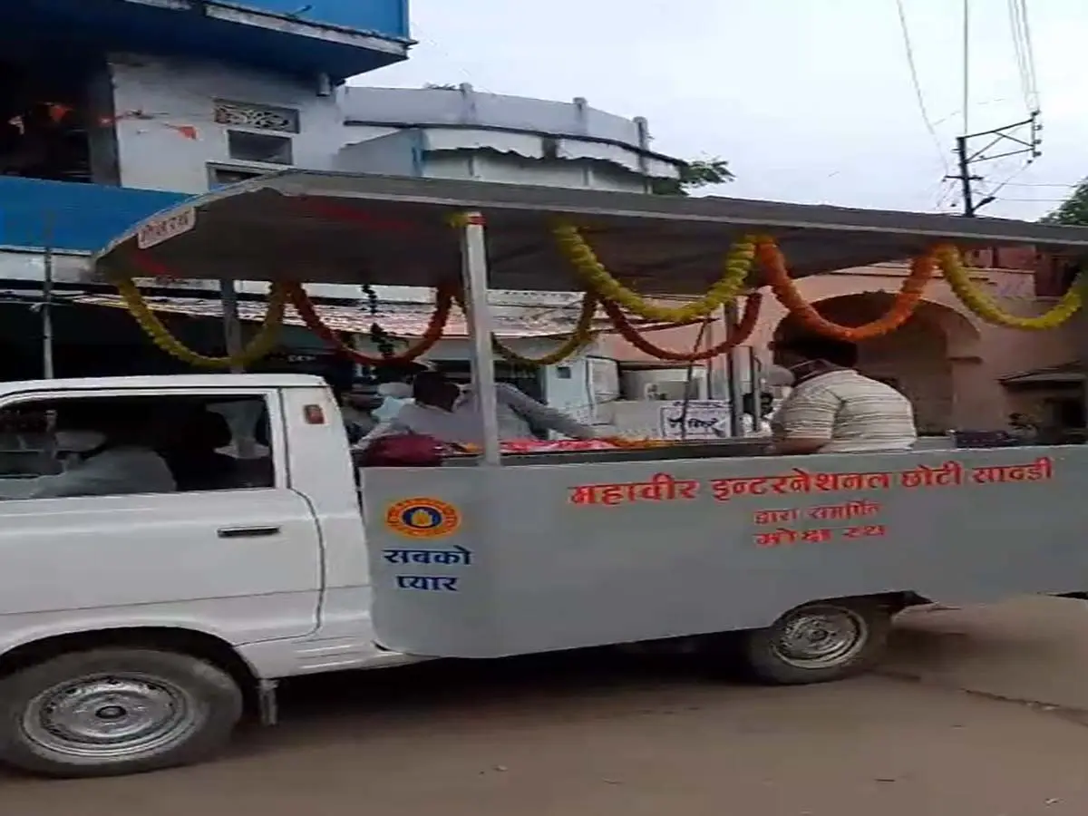 Pratapgarh News : सेमरड़ा गांव में सड़क किनारे पड़ा था शव, ग्रामीण ही बन गये घरवाले निभाई अंतिम रस्में Pratapgarh News : सेमरड़ा गांव में सड़क किनारे पड़ा था शव, ग्रामीण ही बन गये घरवाले निभाई अंतिम रस्में