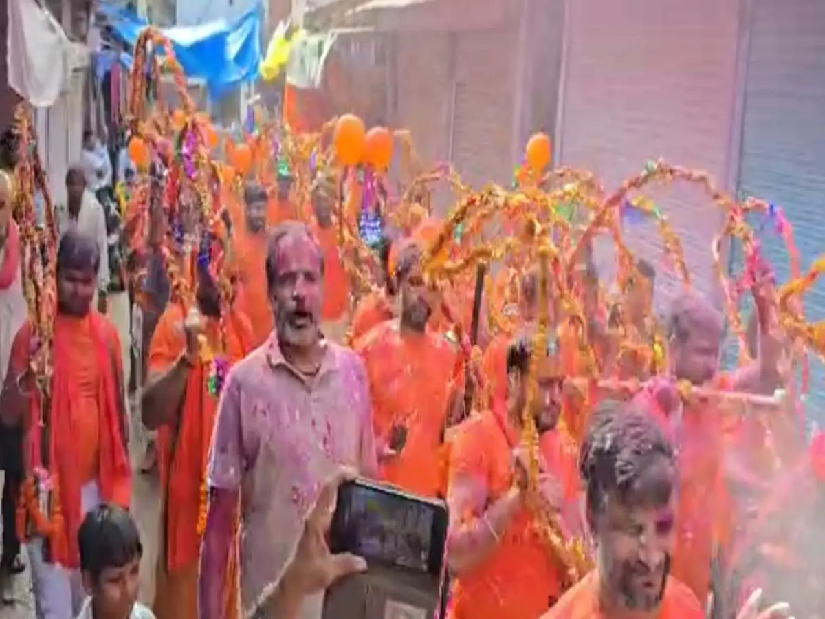 Karauli News : पांचना नदी से जल लेकर निकले कावड़िए, शहरभर में बम-बम भोले की गूंज