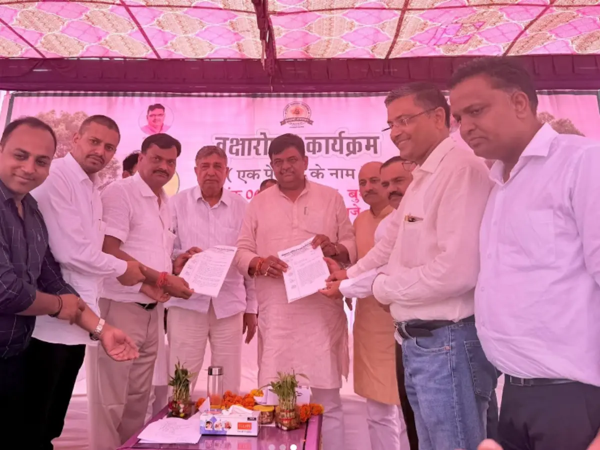 'एक पेड़ मां के नाम' अभियान में शामिल हुए मंत्री संजय शर्मा, नीमकाथाना में वृक्षारोपण कार्यक्रम संपन्न 'एक पेड़ मां के नाम' अभियान में शामिल हुए मंत्री संजय शर्मा, नीमकाथाना में वृक्षारोपण कार्यक्रम संपन्न