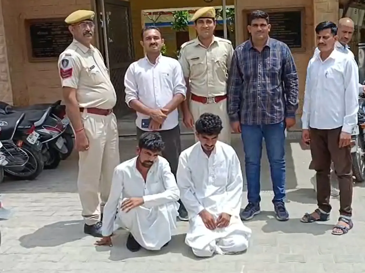 Jodhpur में 2 दोस्त हुए ठगी का शिकर, 2 नकली बाबा ने रुद्राक्ष लेकर ले लिया सारा सोना-कैश Jodhpur में 2 दोस्त हुए ठगी का शिकर, 2 नकली बाबा ने रुद्राक्ष लेकर ले लिया सारा सोना-कैश