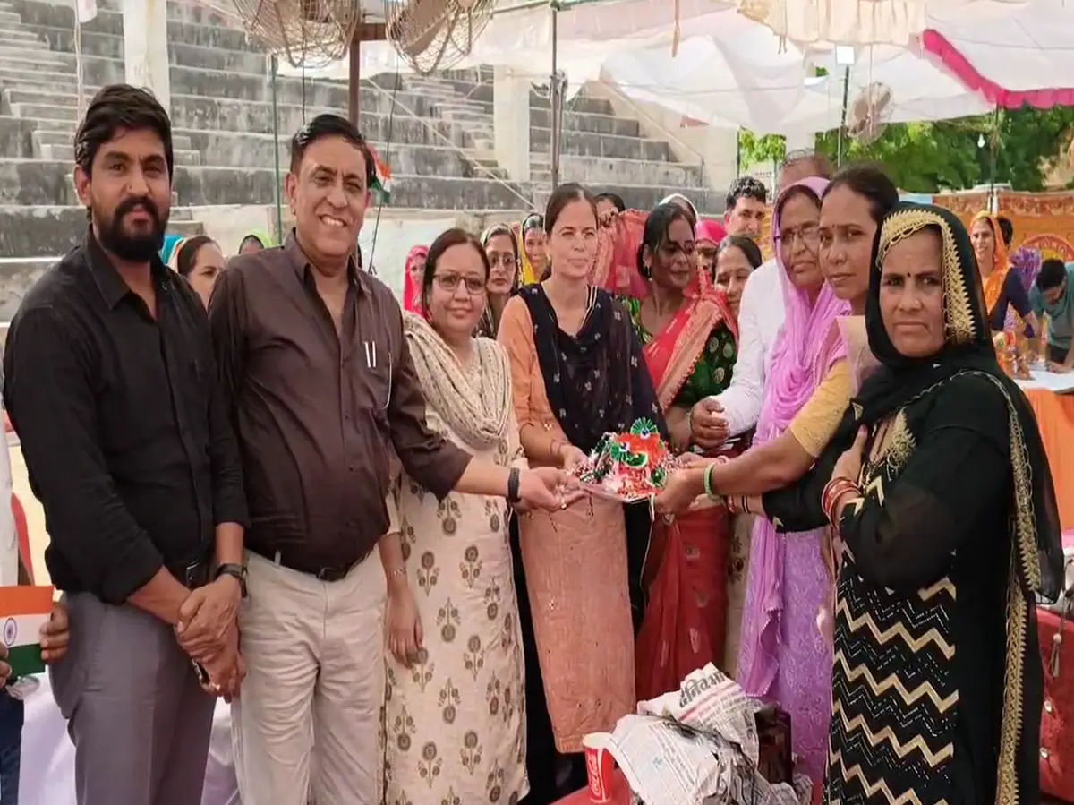Churu News: जिला स्तरीय संपूर्णता अभियान एवं आकांक्षा हाट मेले का हुआ समापन