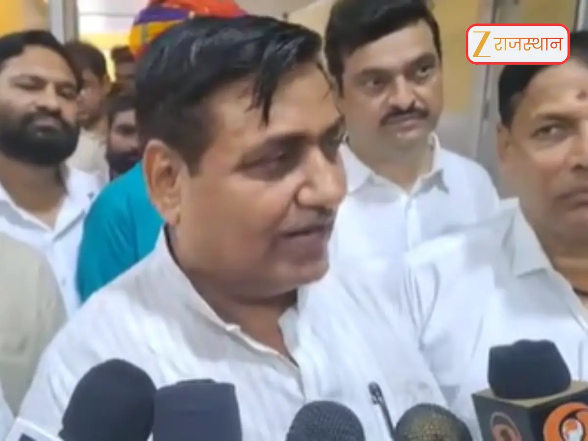 Jhalawar News: पीसीसी चीफ गोविंद डोटासरा का झालावाड़ दौरा, घायल बच्चों से की मुलाकात, सरकार पर साधा निशाना Jhalawar News: पीसीसी चीफ गोविंद डोटासरा का झालावाड़ दौरा, घायल बच्चों से की मुलाकात, सरकार पर साधा निशाना