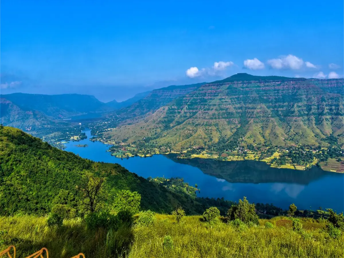 राजसी ठाठ या नेचर के बीच एकांत जगह?
