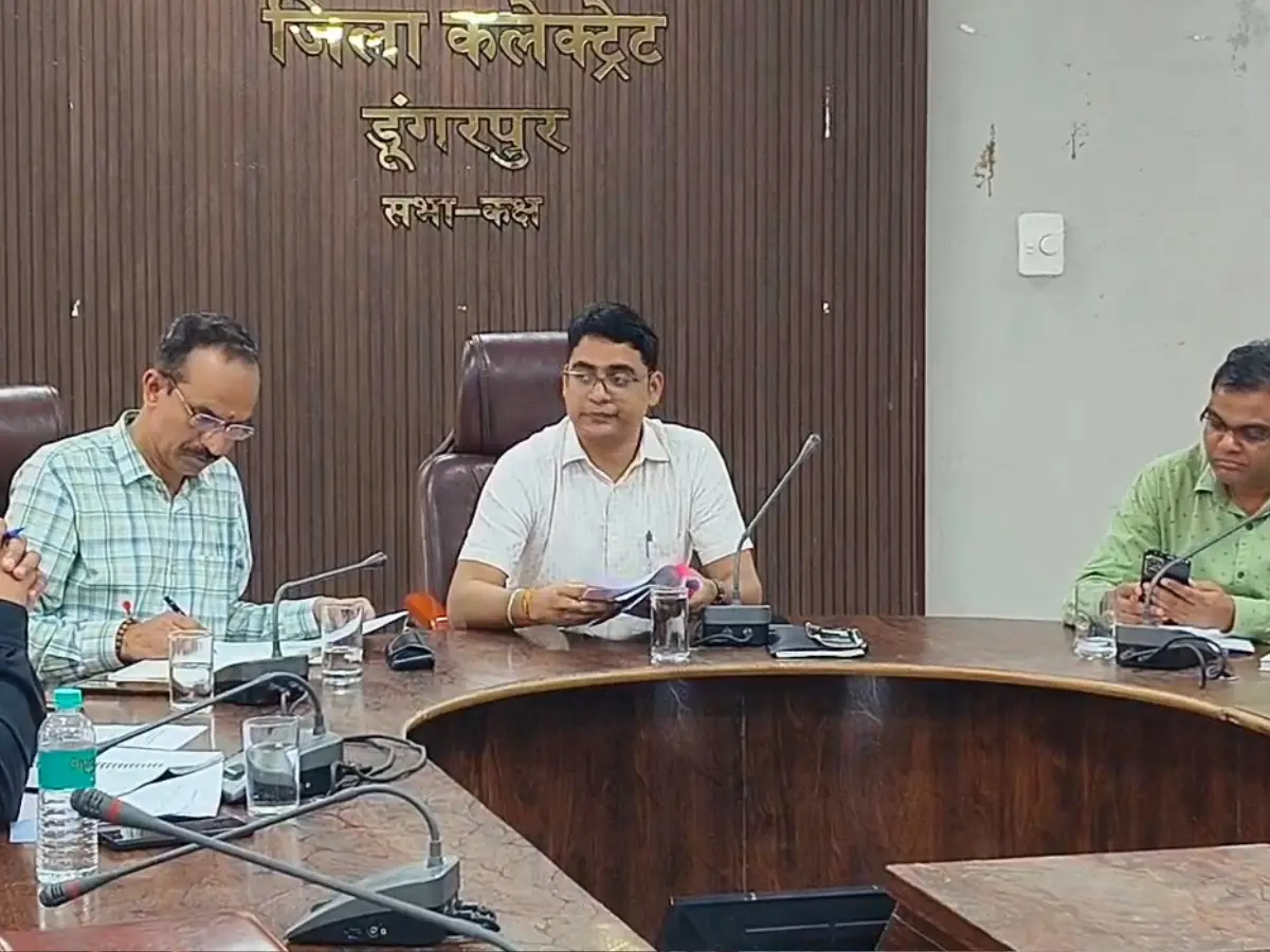 Dungarpur: पंचायती राज उपचुनाव 2025 को लेकर कलेक्टर ने की समीक्षा, दिए निर्देश Dungarpur: पंचायती राज उपचुनाव 2025 को लेकर कलेक्टर ने की समीक्षा, दिए निर्देश