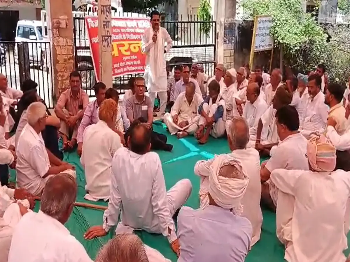 Sikar News : स्मार्ट मीटर लगाने का विरोध, कहा- पूंजीपतियों को फायदा पहुंचाने के लिए आमजन संग कुठाराघात