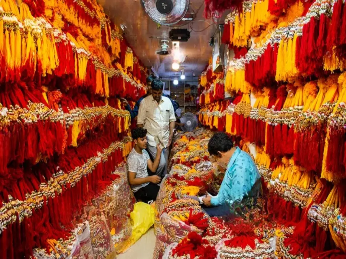 Jaipur News: रक्षाबंधन में बंपर खरीदारी, मिठाइयों और गिफ्ट्स की दुकानों पर भीड़ का सैलाब! Jaipur News: रक्षाबंधन में बंपर खरीदारी, मिठाइयों और गिफ्ट्स की दुकानों पर भीड़ का सैलाब!