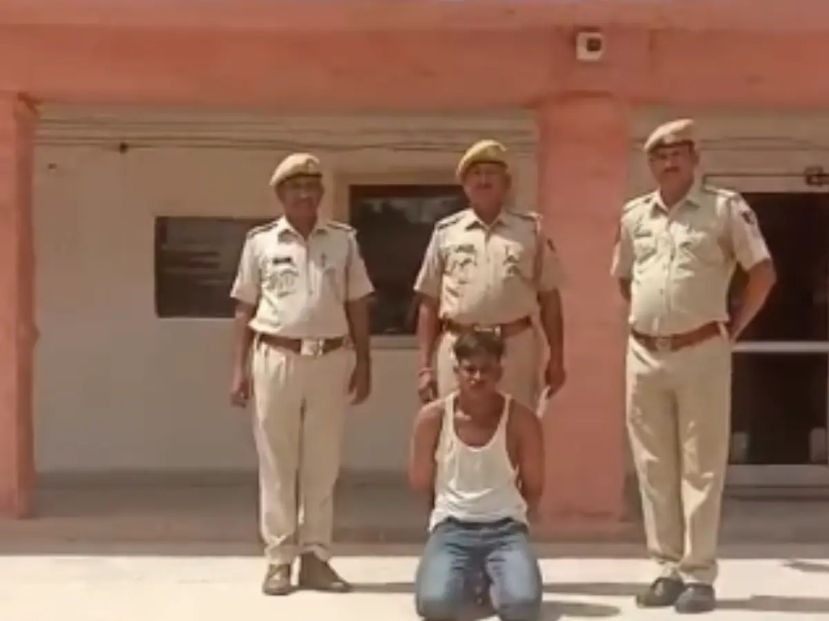 Phalodi: घर जाती हुई युवती पर फेंकी तेजाब से भरी बोतल, आरोपी गिरफ्तार Phalodi: घर जाती हुई युवती पर फेंकी तेजाब से भरी बोतल, आरोपी गिरफ्तार