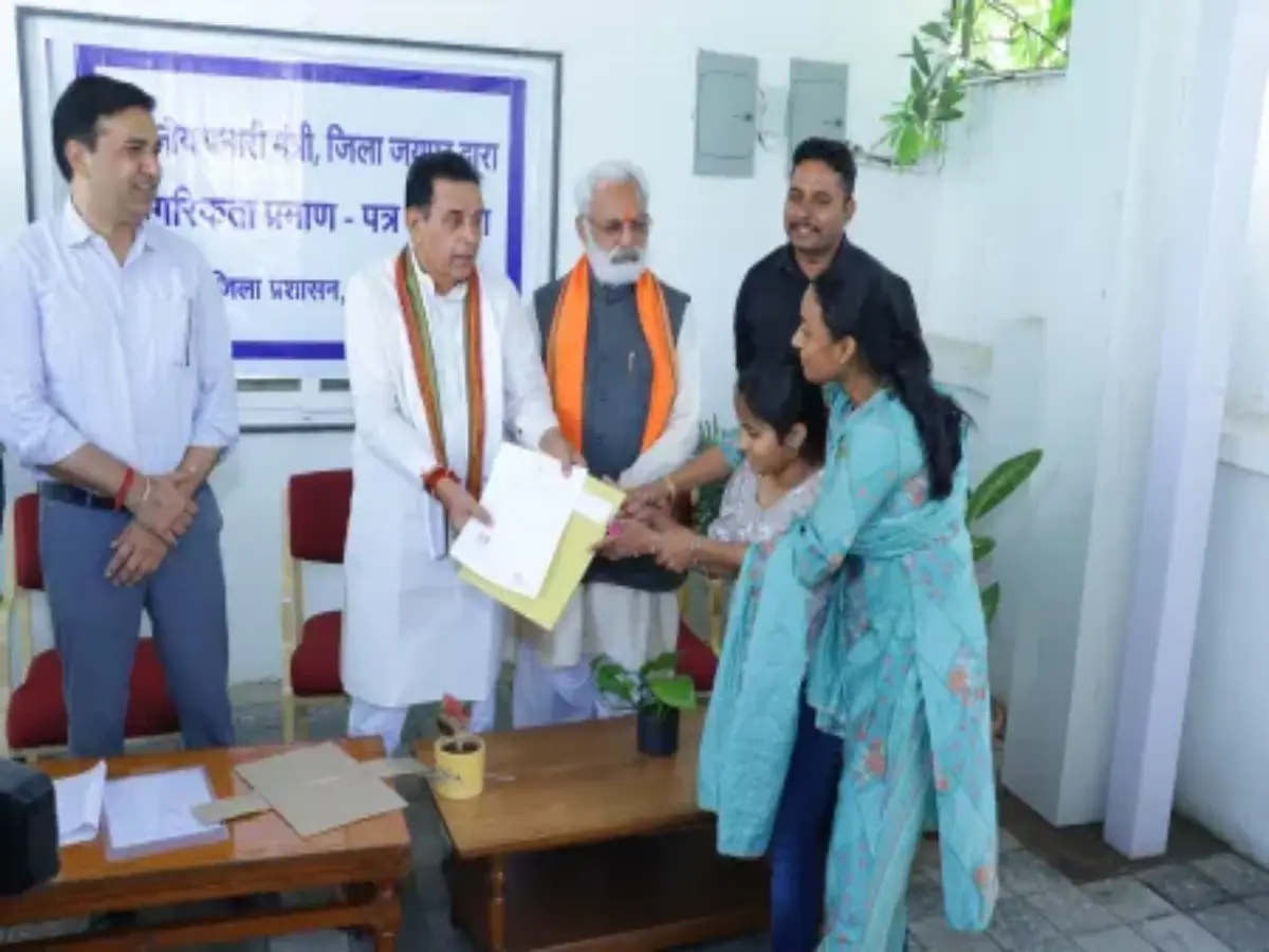 Jaipur News: भारत की माटी से जुड़ा नाता, 10 हिंदू पाक विस्थापितों को मिला नया जीवन Jaipur News: भारत की माटी से जुड़ा नाता, 10 हिंदू पाक विस्थापितों को मिला नया जीवन